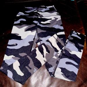 VS PINK camo leggings